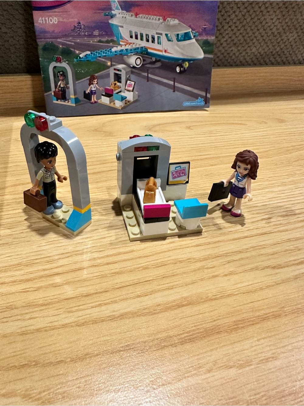 Lego Friends Private Jet 41100 in White, Teal & Pink - Picture 8 of 8